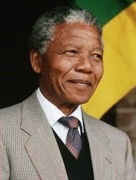 Nelson Mandela Tras 27 años cumpliendo condena por oponerse al régimen de apartheid, que