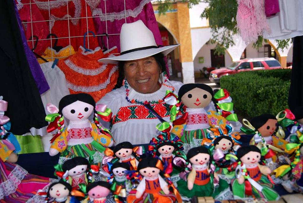 Gran colorido, diversos diseños y texturas son el principal atractivo de las muñecas artesanales, obras de arte que son admiradas en México y en el