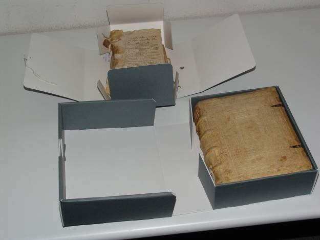 anteriores poseedores, así como los libros que fueron re-encuadernados artesanalmente (no de edición) en plena piel con