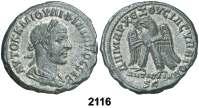 Su busto radiado, drapeado y acorazado. Rev.: ROMAE AETERNAE. Roma sentada sobre escudo a izquierda, sosteniendo Victoria y cetro; delante altar. 4,36 grs. MBC+/MBC. Est. 25................................................. 18, 2113 s/d.