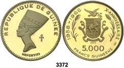 5000 francos. (Fr. 9). AU. Chephren. En estuche oficial con certificado. Proof. Est. 900................................................ 700, F 3372 1970. 5000 francos. (Fr. 11). AU. Nefertiti.