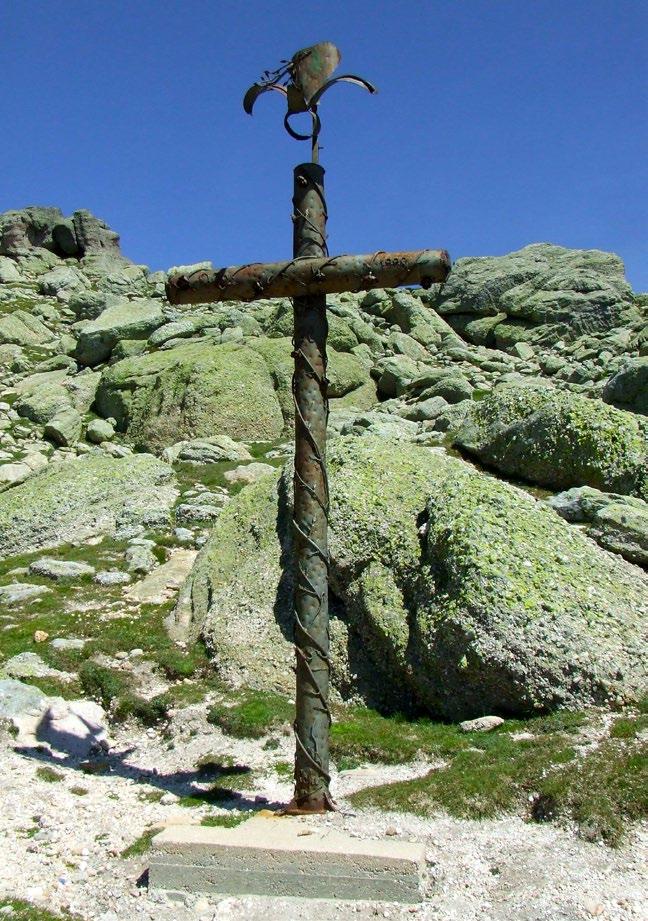 Antecima del Pico Urbión unos cien metros de la entrada al paraje rocoso de Castroviejo.
