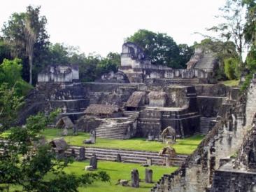 LA INTRODUCCION Aunque las ciudades mayas antiguas fueron