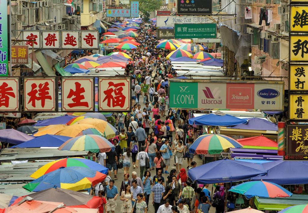 China Población de 1,37 miles millones La media de edad: 37,1 % de las personas de 15-64 años: 73% US$ 3,05 mil millones en ventas al por menor 9,7% CAGR en las ventas al por