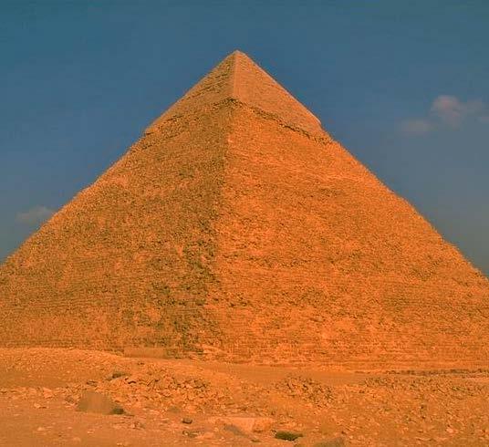 Pirámides Momia de Siptah envuelta en tela Al rey se le enterraba dentro de una enorme estructura de piedra llamada pirámide.
