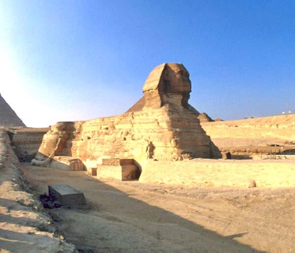 Se usaban para impedir la entrada a los ladrones. A pesar de eso, casi todas las tumbas de reyes han sido robadas con el pasar de los años. Pero las pirámides todavía están intactas.
