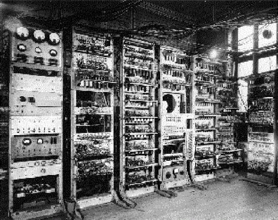 MARK-I Howard Aiken Computador electromecánico.