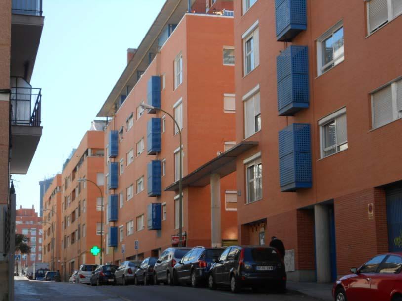 01 ÁMBITO TERRITORIAL CARACTERÍSTICAS SOCIALES VIVIENDA El tamaño medio de la vivienda en el Distrito se encuentra en 60 m 2.