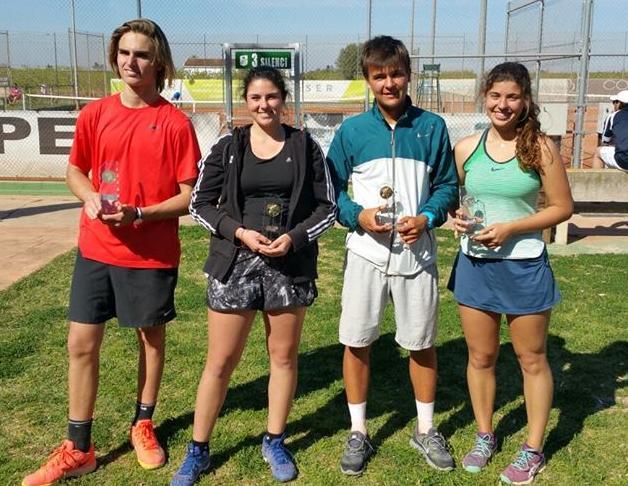 1. Noticias jugadores Club de Tenis Dénia Los jugadores de la escuela de competición del Club de Tenis Denia han obtenido grandes resultados en el Torneo Tecnifibre celebrado en el C.T.Algemesí.