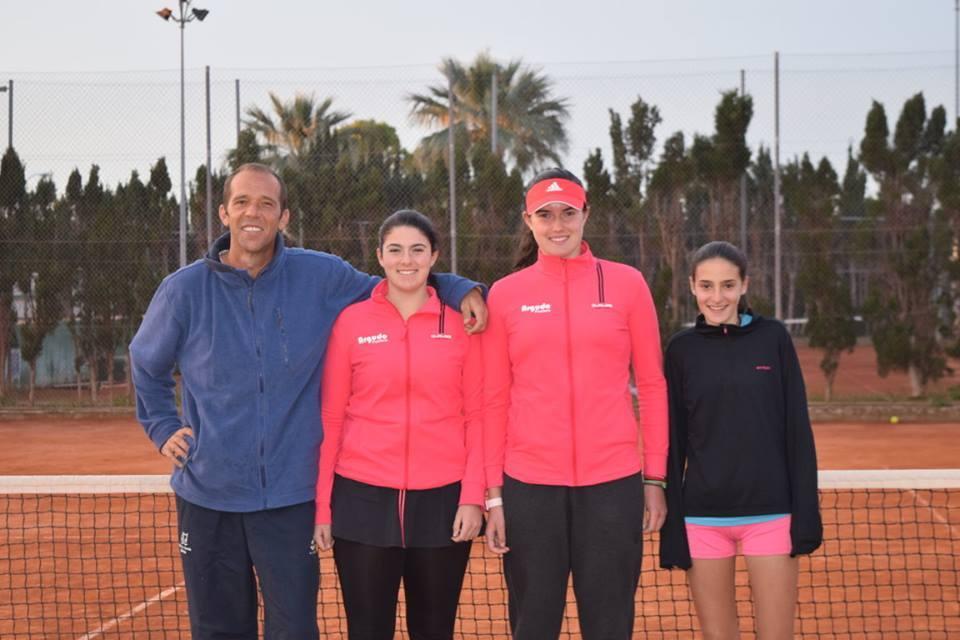 6.Equipo infantil femenino. 1ª División. El equipo infantil femenino gana al Club Español de Tenis 3 a 0 y accede a las semifinales del Campeonato por equipos de 1ª División.