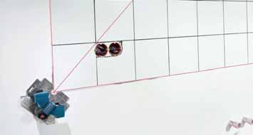 » Además de las dos líneas láser en ángulo de 90, proyecta una tercera línea a 45 para alinear y colocar azulejos en paredes y suelos de forma rápida y precisa Alta precisión de 0,2 mm/m Diseño
