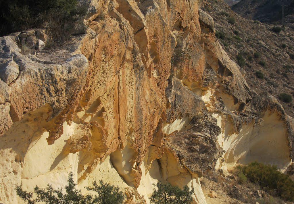 Formas de erosión en las areniscas masivas del Burdigaliense-Tortoniense,