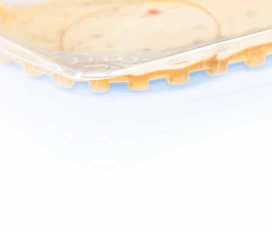 Queso con tapa ahuecada Con solo retirar la tapa, el queso ya está listo para servir: esta bandeja altamente transparente, que puede fabricarse en distintas alturas y formas, resulta ideal para el