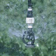 La utilización correcta de reguladores de presión previene estas fluctuaciones y contribuye a evitar el exceso de riego, ayudando a mantener la eficacia general de un sistema de irrigación.