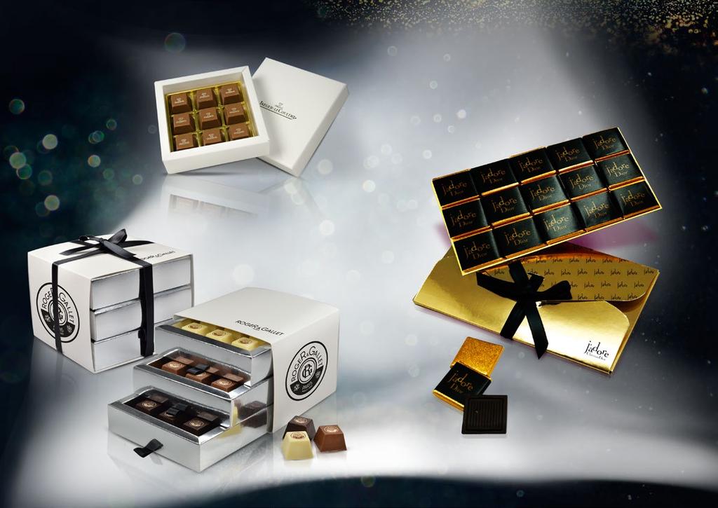 cajas pirámide choco lux Estuche de cartón oro o plata, de medidas 120x200x6 mm personalizado que contiene 15 napolitanas del mejor chocolate, cerrado con lazo.