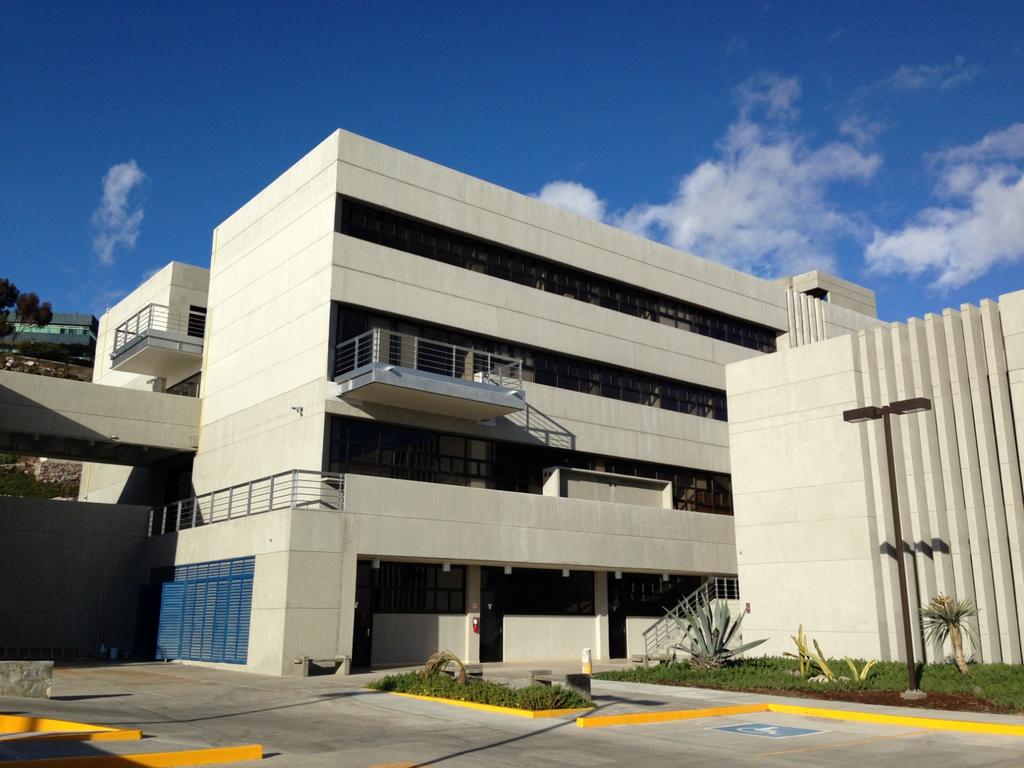 3) Una plaza de Investigador Titular C de T.C. para realizar actividades de investigación científica y tecnológica en la UNyN. Fig. 2. Fotografía de las instalaciones físicas del nuevo edificio.