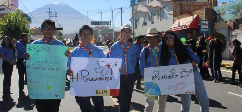 conmemorando los 99 años de escultismo en esta ciudad. Se dio inicio al desfile con el izamiento de las Banderas del Perú, de Arequipa y la del distrito de Alto Selva Alegre.