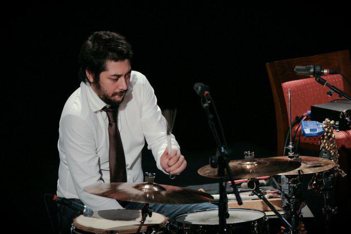 DdP / 5 José Bandolero percusión José Ruíz Bandolero inicia su carrera como músico flamenco acompañando a figuras del baile como Antonio Canales, Joaquín Cortés, Joaquín Grilo, Javier Barón, Manuela