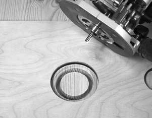 Frese entonces una entalladura circular en la pieza de trabajo en el sentido de las agujas del reloj.