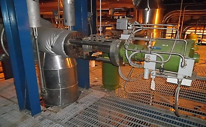 Que el agua de refrigeración de la válvula de vapor se cierra revise periódicamente. Que las funciones de precalentamiento/drenaje y que el aislamiento no está dañado.