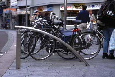 Beth Galí Bicilínea 1996 This piece is made of the Línea handrail, to which the author has added some curved tubes that serve as a support and a mechanism to fasten bicycles to the frame to prevent