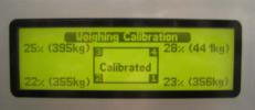 Información sobre el peso de carga es mostrado en la pantalla de la lavadora Patas con sensores de