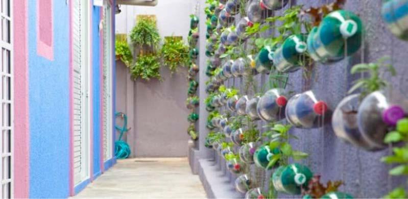 OPCIÓN B Ejercicio 2 [2 puntos] El muro vegetal integra la vegetación en la arquitectura de forma sostenible, innovadora y ecofriendly ( respetuosa