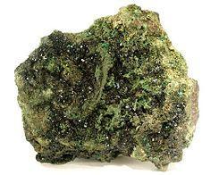 OLIVENITA (Cu2AsO4(OH)) Color: verde oliva.