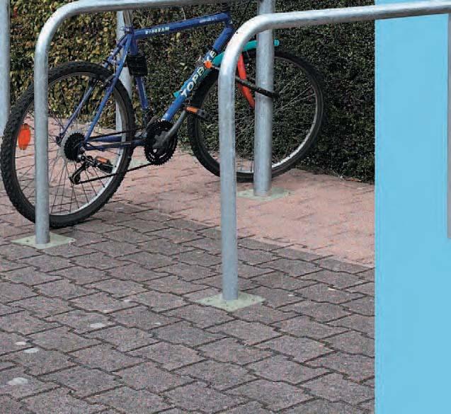 207315 Soporte mural para bicicletas Fabricado en acero macizo Ø 12 mm Separación de 50 mm entre los arcos para recibir
