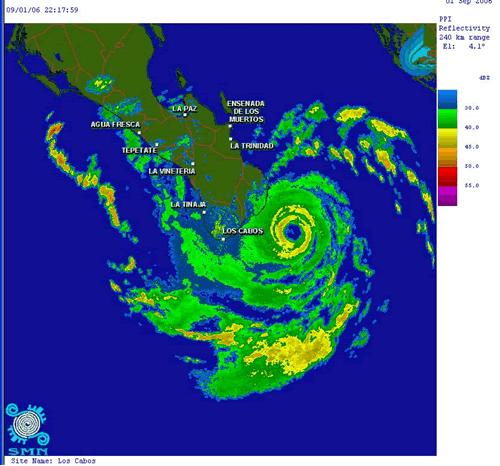 Imagen del radar de Los Cabos, BCS del huracán John Septiembre 01, 2006 a las 22:17 GMT Muralla del ojo del huracán próxima a golpear la