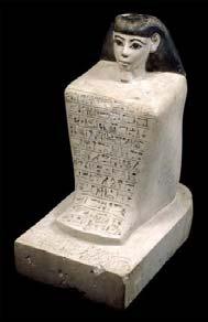 La inscripción de esta estatua-cubo contiene una fórmula de ofrendas convencional, así como el nombre de Inebny y sus títulos como jefe de los arqueros y supervisor de las armas reales.