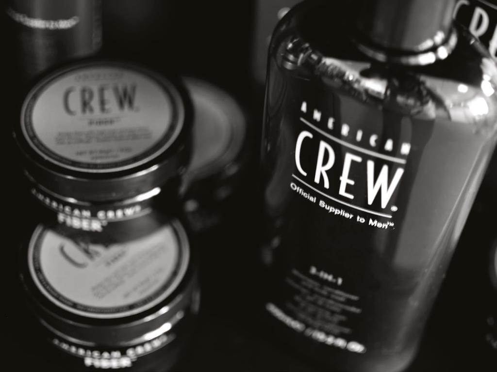 PRODUCTOS AMERICAN CREW Los productos American Crew proporcionan una experiencia en el salón única y mejoran la imagen personal del hombre.