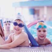 1.5. Natación Infantil (De 4 a 6 años) Familiarización y aprendizaje de las habilidades básicas en el medio acuático. Búsqueda de la autonomía del niño: aprender a nadar.