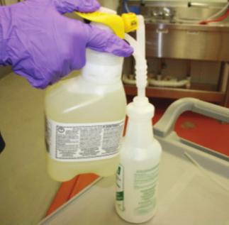 Commit 2 Clean TM/MC Programa de concientización sobre patógenos de tranmisión sanguínea Limpieza de derrames menores en superficies duras Lista de verificación de equipos Limpiador desinfectante