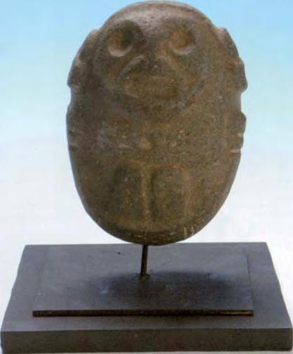 Sello o pintadera República Dominicana. Hacia 1300-1500 Piedra Alt. 17,5 cm; Anch. 12,5 cm; Prof. 8 cm 1.200,00 1.