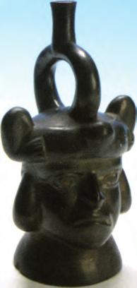 Recipiente chimú Perú. Hacia 1300-1450 Cerámica negra Alt. 24,5 cm; Anch. 14,5 cm; Prof.