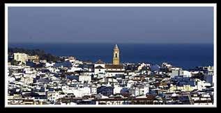 Estepona Estepona se ubica en el extremo occidental de la costa malagueña, a unos kilómetros del límite provincial con Cádiz.