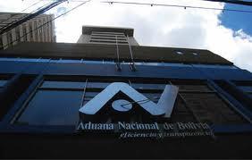 ADUANA NACIONAL DE BOLIVIA Producto de la Ley 1990 y de la Reforma Aduanera, se estableció una nueva estructura mucho más funcional y