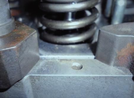 4 mm 0,53 mm 0,6 mm 0 090.5 mm 0,63 mm- 0,7 mm 090.6 mm 0,73 mm 0,8 mm Montaje: Colocar los útiles que facilitarán el centrado de la junta de culata en el bloque de cilindros.