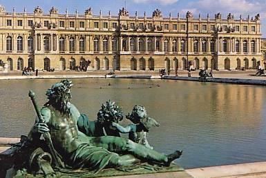 Día 7: Enero 2 (Viernes) PARIS Desayuno. Día libre a disposición para continuar descubriendo esta fascinante ciudad, o para efectuar la excursión opcional al Palacio de Versalles.