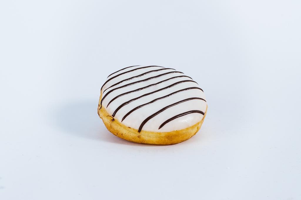 Línea donuts levadura: Berlina blanca líneas negra.