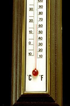 ELEMENTOS CLIMÁTICOS: Temperaturas -Es el grado de calor del aire. -Se mide en grados centígrados (ºC) o grados Farenheit (ºF). - Para su medición se utiliza el termómetro.