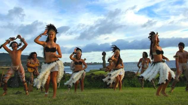 Itinerario Programa Rapa Nui DíA 1 Salimos temprano por la mañana rumbo al aeropuerto, para tomar vuelo Santiago - Isla de Pascua.