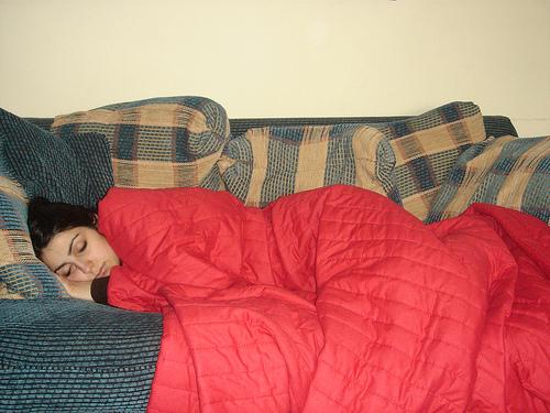 Figura 9. She slept on the couch last night. (Verb in past) (Time expression) Ella durmió en el sofá la noche de ayer.