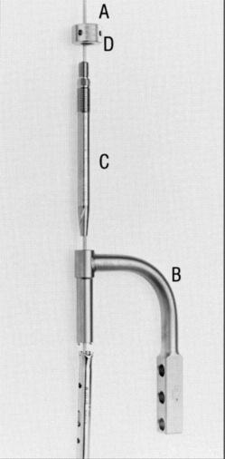 Inserción del clavo (cont.) Determinación de la longitud del clavo (cont.) b) Utilice la regla radiográfica tras haber reducido la fractura, o sobre la pierna sana.