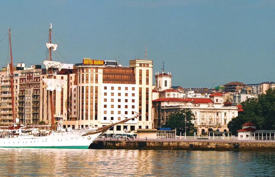 HOTEL REAL ***** Pº de Pérez Galdós, 28 39005 Santander Tel: 942 272 550 Fax: 942 274 573 Un impresionante edificio situado sobre la bahía de Santander.