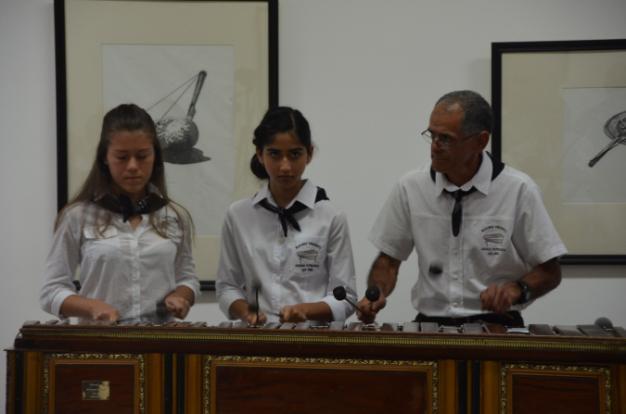 RECORDANDO LA CULTURA GUANACASTECA El Grupo de Marimba del Colegio Patriarca San José, está integrado por estudiantes de la institución y dirigido por el profesor Luis Varela.