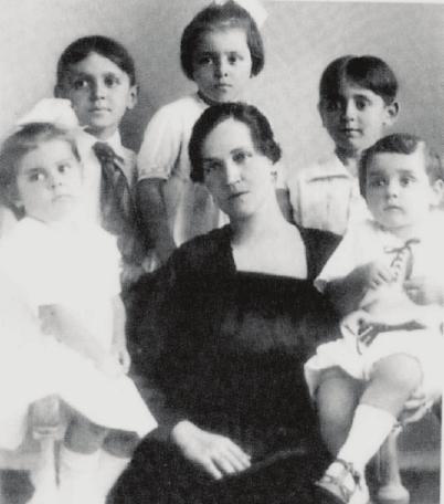 Ercilia Martinez Llaguno, esposa de Ramón Lorenzo Vallino Zubieta y sus