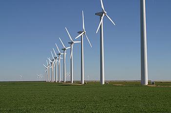 La energía eólica es una fuente de energía renovable, no contamina, es inagotable y reduce el uso de