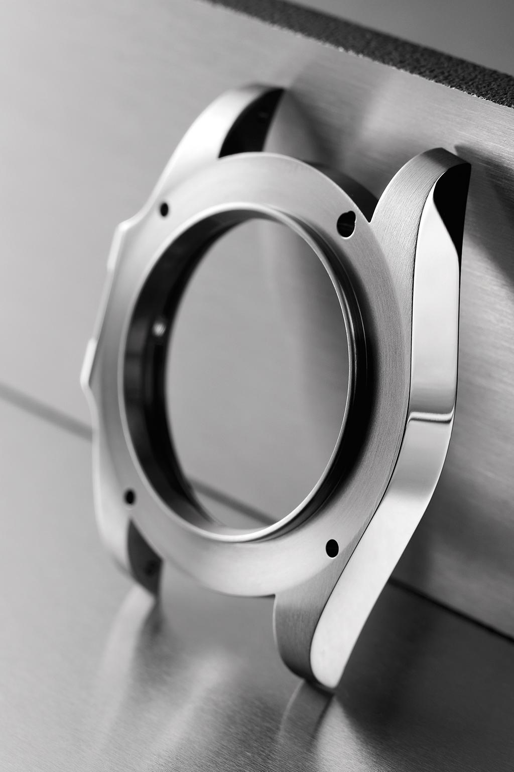 Características ACERO INOXIDABLE 904L Rolex utiliza acero inoxidable 904L para las cajas de acero de sus relojes.